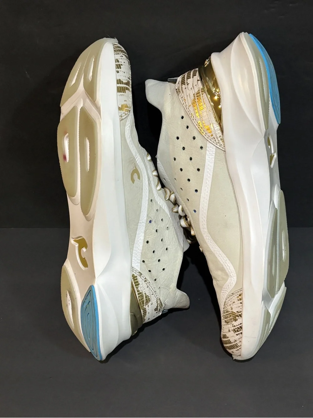 Courser Uno Women’s Sneakers – White Luxe / Gold – Size 11